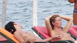 Close-Up Gorgeous Topless Voyeur Beach Teen