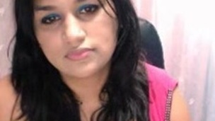 Hawt indian desi shows boobs on livecam