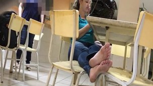 Candid college hotty dirty feet and soles (she noticed)